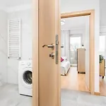 Rose By Renters Appartement
